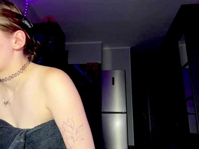 LaurenCloward live cam on BongaCams