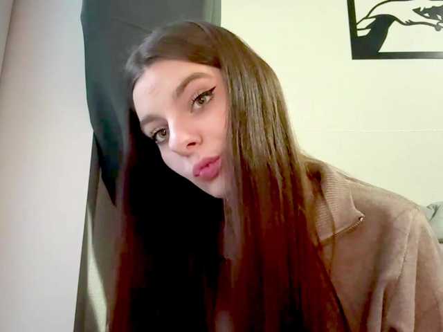 LaurenCloward live cam on BongaCams