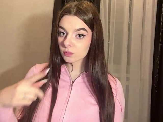 LaurenCloward live cam on BongaCams