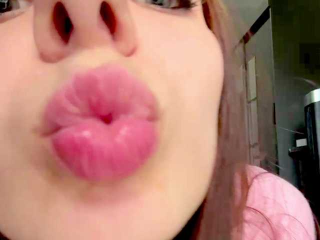 LaurenCloward live cam on BongaCams