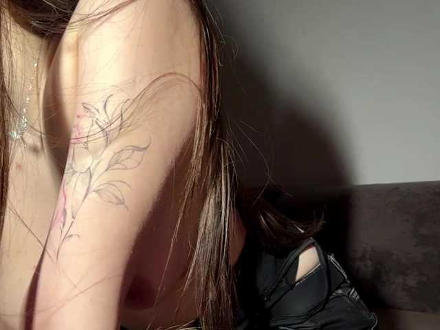 LaurenCloward live cam on BongaCams