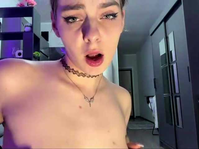 LaurenCloward live cam on BongaCams