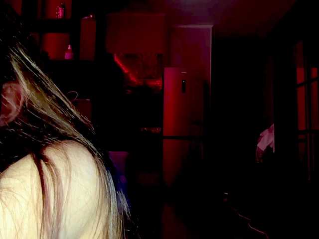 LaurenCloward live cam on BongaCams