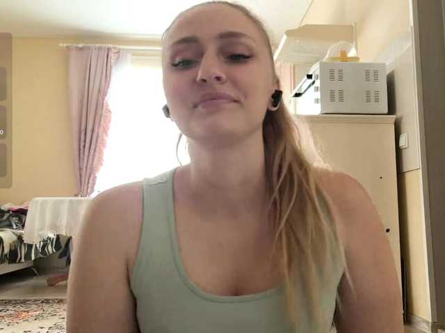 Lika-Doll live cam on BongaCams