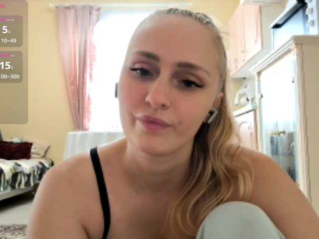 Lika-Doll live cam on BongaCams