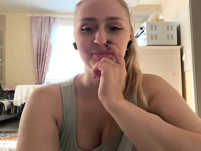 Lika-Doll live cam on BongaCams