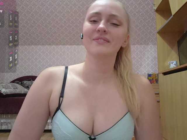 le modèle Lika-Doll est en webcam porno dans un show sur le site bongacams, il possède les tags suivants: White/Caucasian,Blonde,Shaved