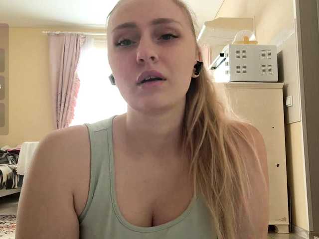 Lika-Doll live cam on BongaCams