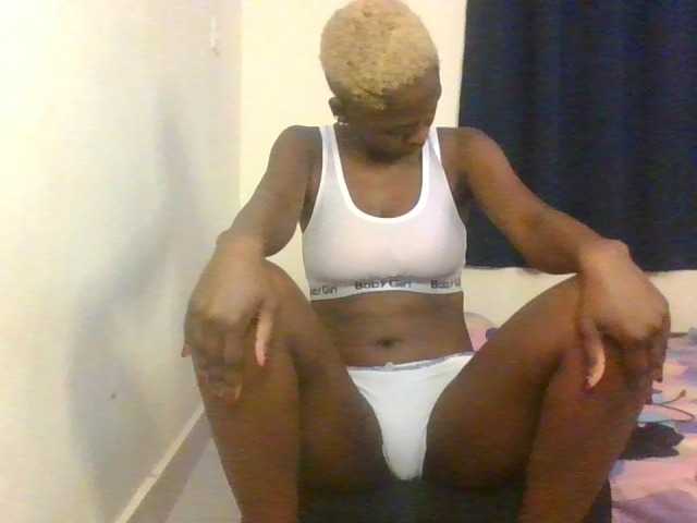 Prettymarir live cam on BongaCams