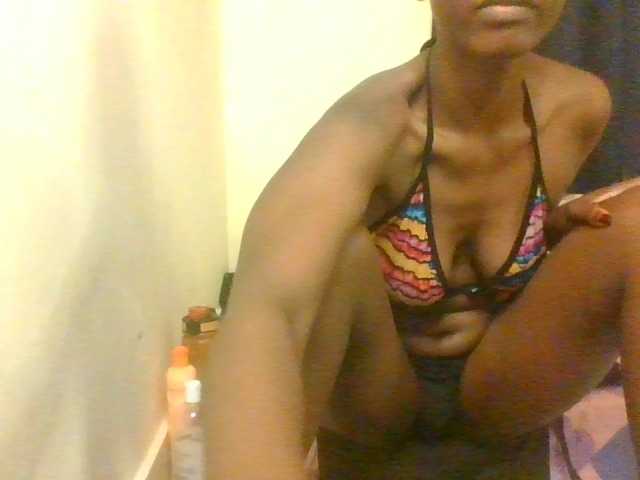 Prettymarir live cam on BongaCams