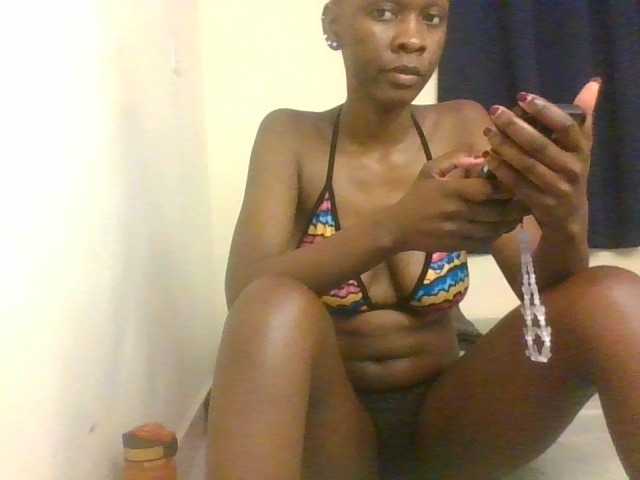 Prettymarir live cam on BongaCams