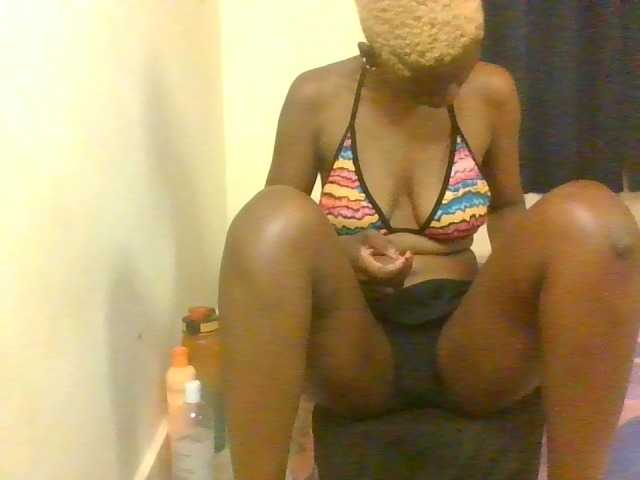Prettymarir live cam on BongaCams