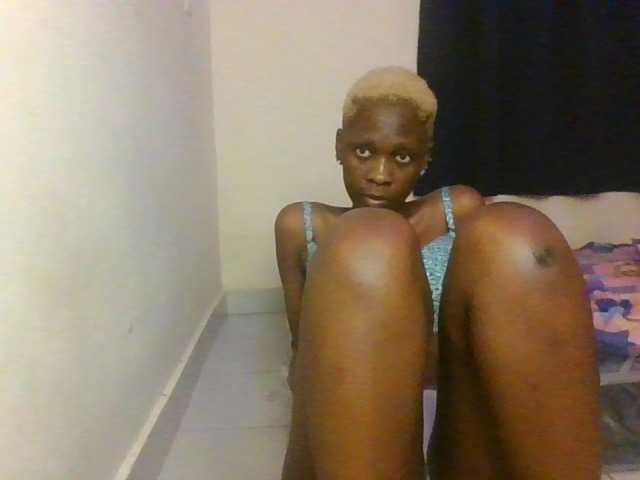 Prettymarir live cam on BongaCams
