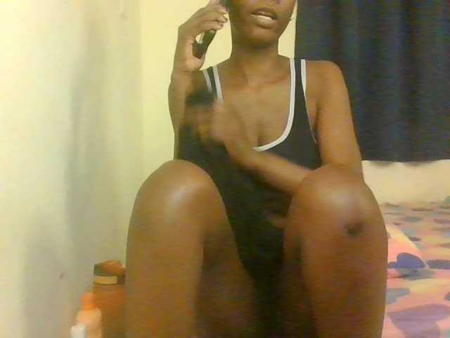 Prettymarir live cam on BongaCams