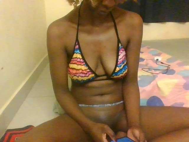 Prettymarir live cam preview