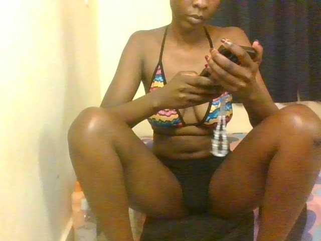 Prettymarir live cam on BongaCams