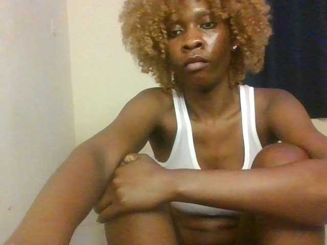 Prettymarir live cam preview