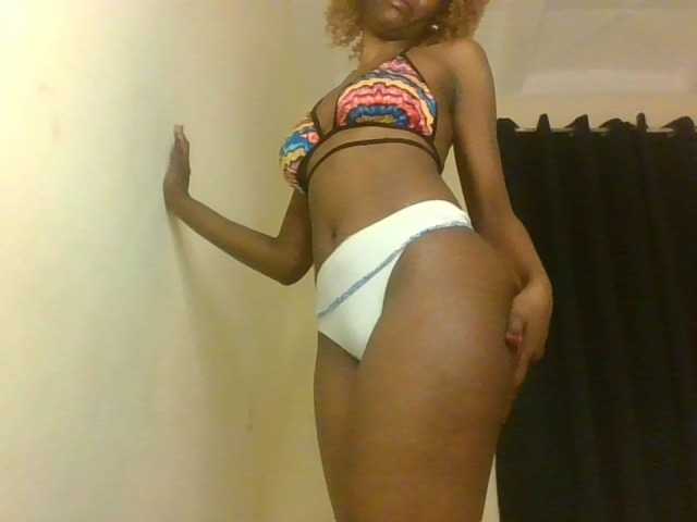 Prettymarir live cam on BongaCams