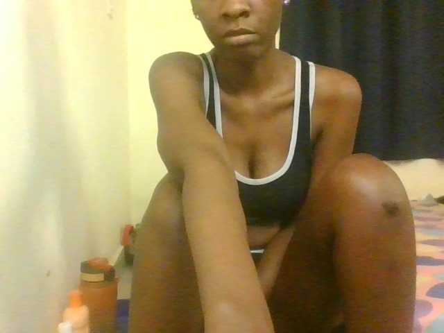 Prettymarir live cam on BongaCams