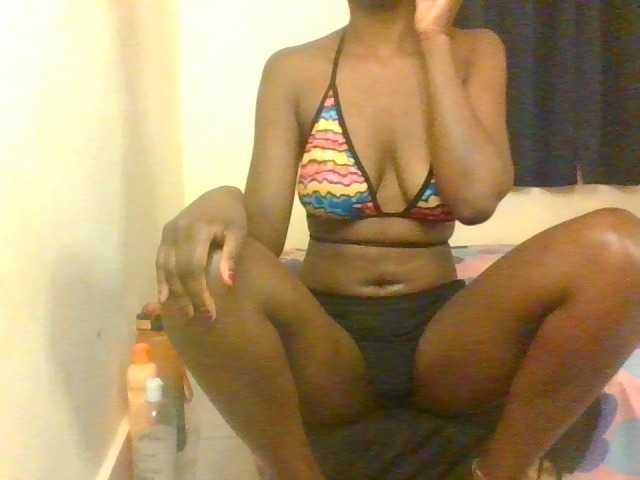 Prettymarir live cam on BongaCams