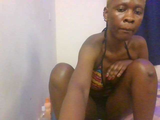 Prettymarir live cam on BongaCams
