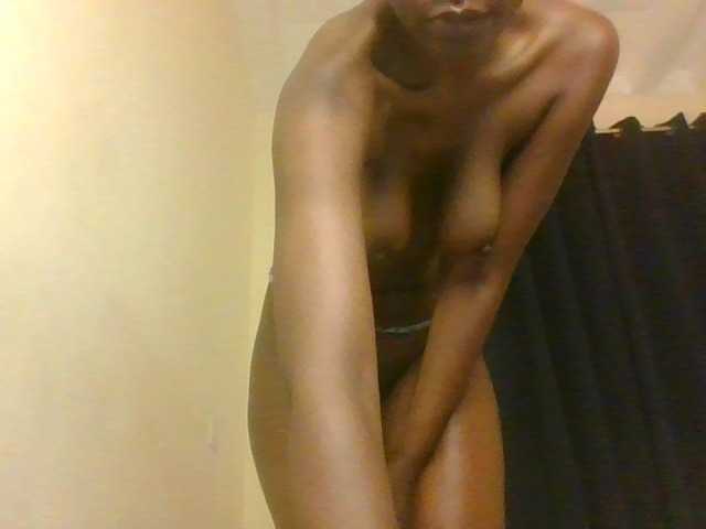 Prettymarir live cam preview