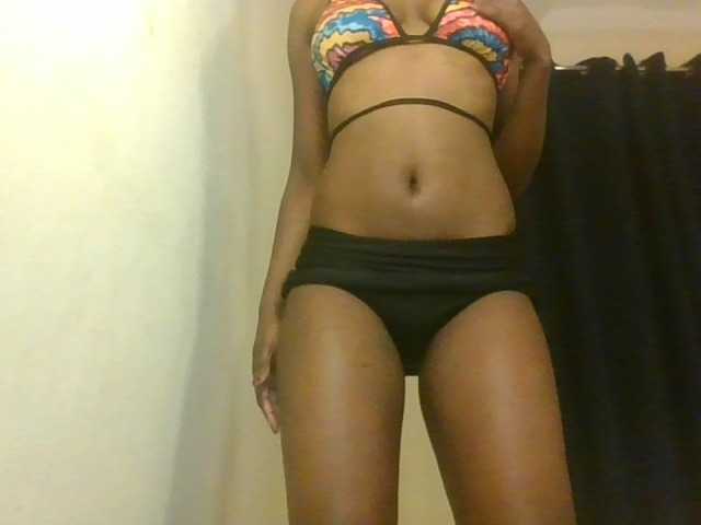 Prettymarir live cam on BongaCams