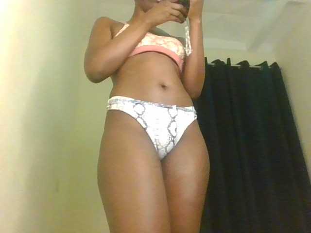 Prettymarir live cam preview