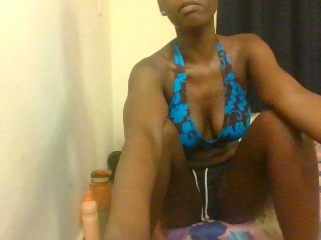 Prettymarir live cam on BongaCams