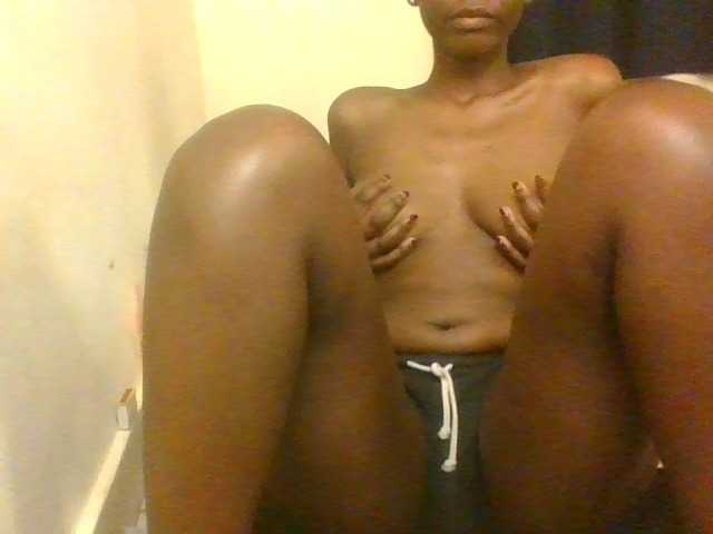 Prettymarir live cam on BongaCams