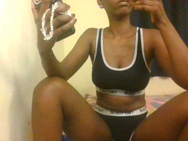Prettymarir live cam on BongaCams