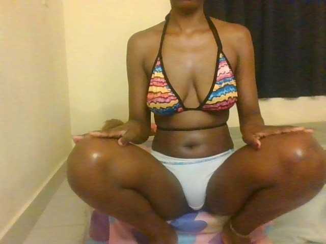 Prettymarir live cam preview