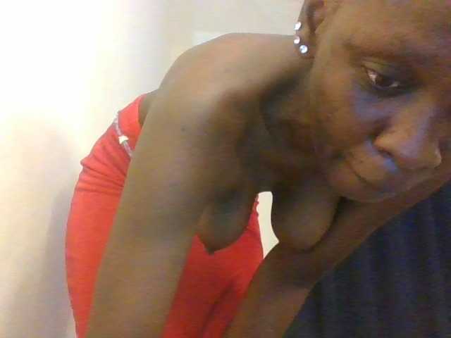 Prettymarir live cam on BongaCams