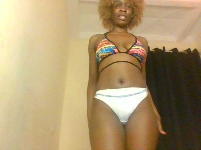 Prettymarir live cam preview