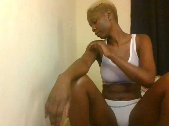 Prettymarir live cam on BongaCams