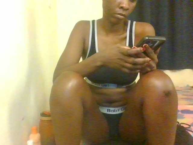 Prettymarir live cam on BongaCams