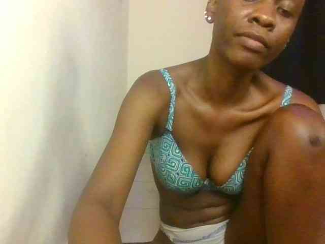 Prettymarir Live Webcam on BongaCams