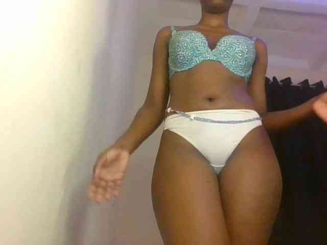 Prettymarir Live Webcam on BongaCams