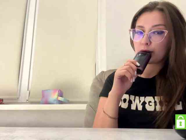 emilyyy webcam