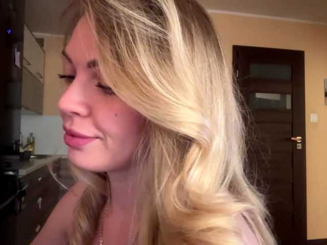 MissLuxxi live cam on BongaCams