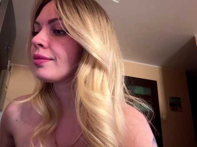 MissLuxxi live cam on BongaCams