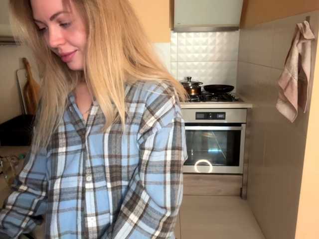 MissLuxxi live cam on BongaCams