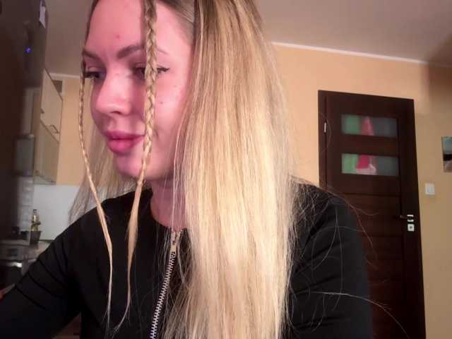 MissLuxxi live cam on BongaCams