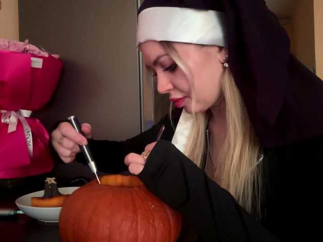 MissLuxxi live cam on BongaCams