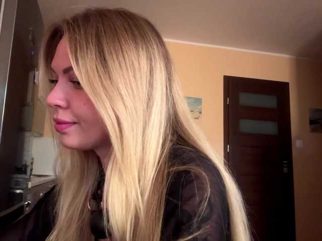 MissLuxxi live cam on BongaCams