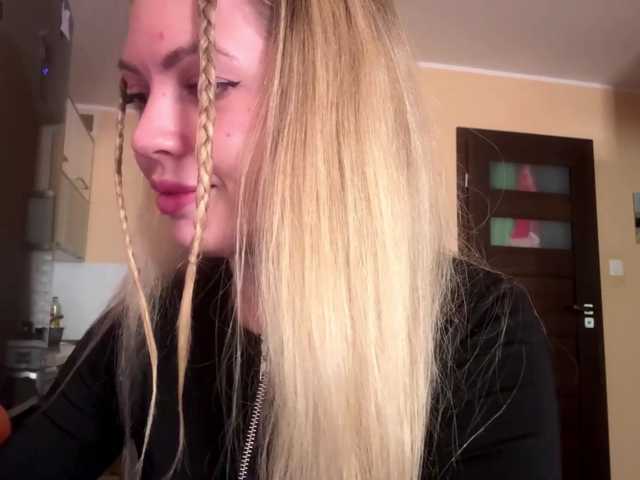 MissLuxxi live cam on BongaCams