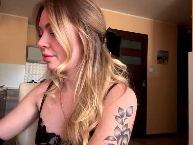 MissLuxxi live cam on BongaCams