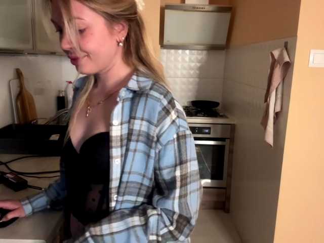 MissLuxxi live cam on BongaCams