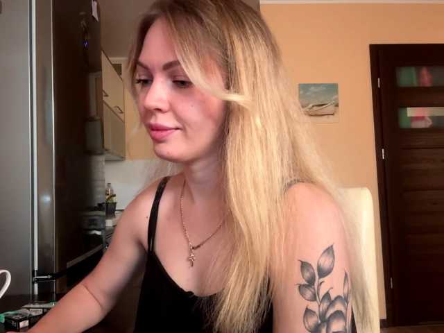 MissLuxxi live cam on BongaCams
