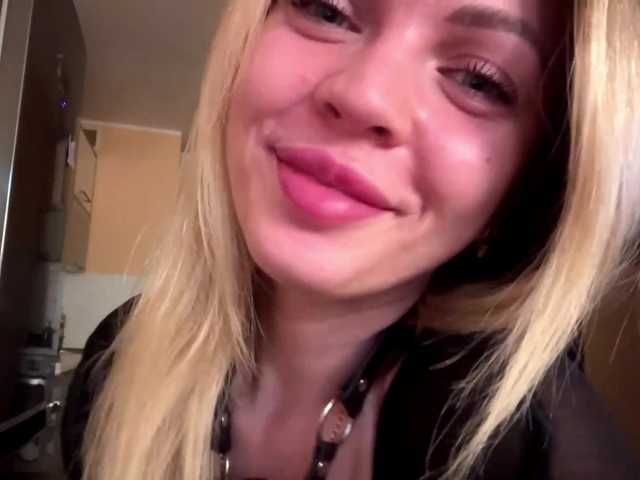 MissLuxxi live cam on BongaCams